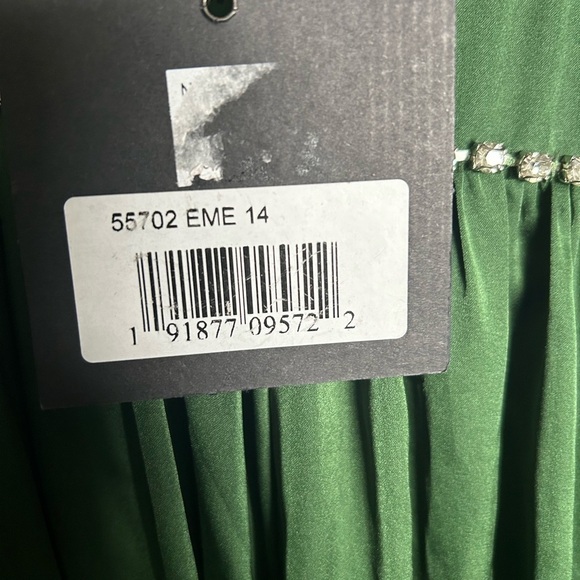 Mac Duggal 55702 NWOT RHINESTONE TRIM PUFF SLEEVE GATHERED GOWN - Picture 6 of 7